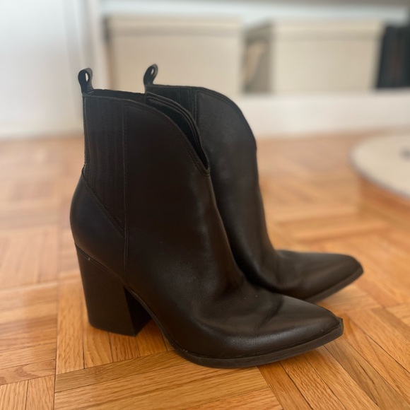 Marc Fisher Alva Bootie 6.5M in Black - Picture 6 of 8